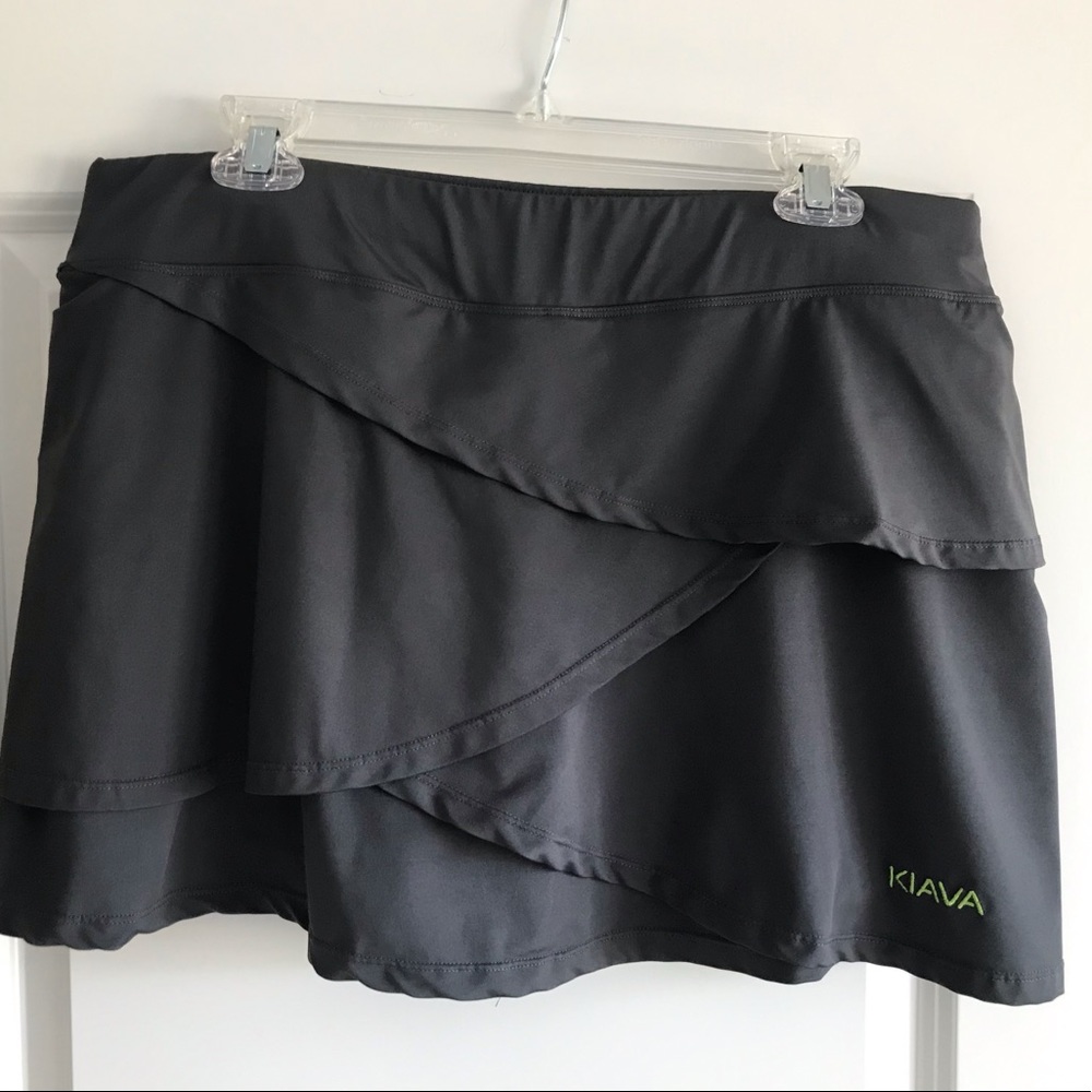 Kiava petal running skort (charcoal grey)